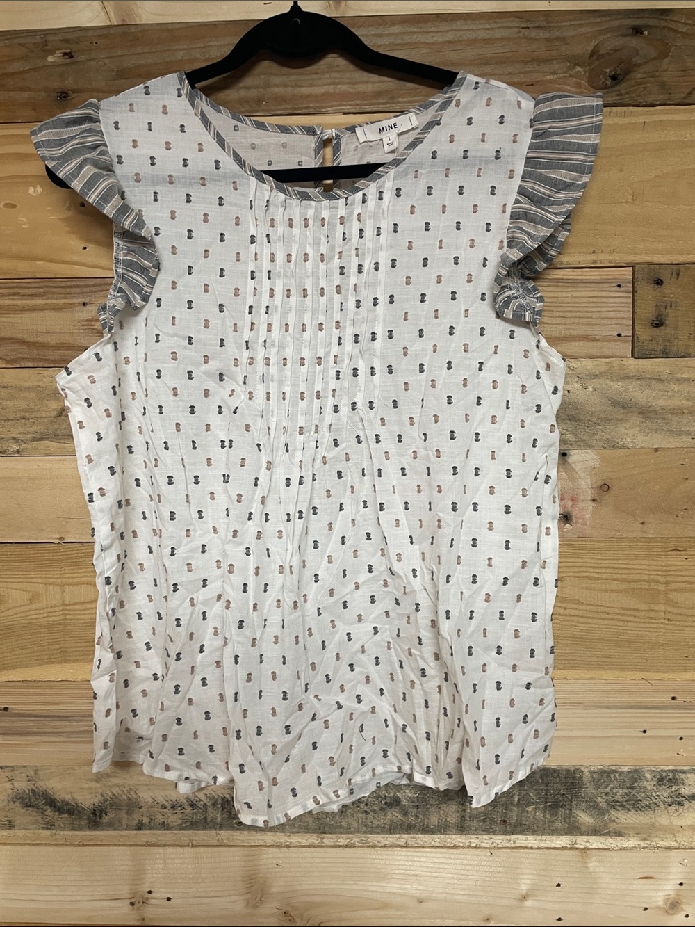 Mine size Large White with Gray and Tan Swedish Dot Flutter Sleeveless Blouse